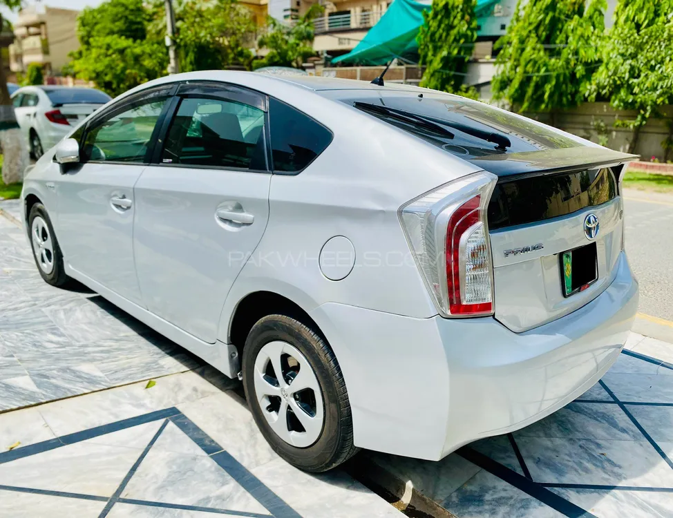 Toyota Prius 2013 for Sale in Lahore Image-1