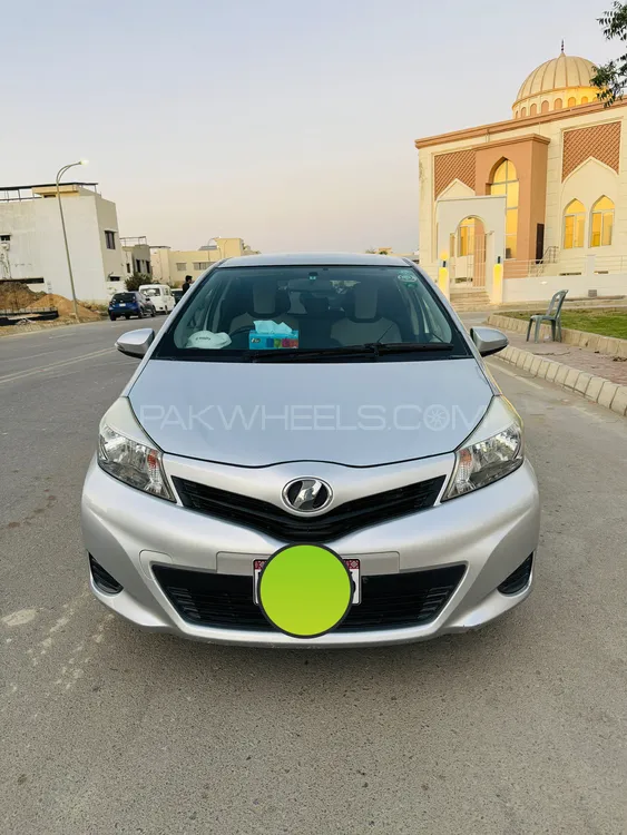 Toyota Vitz 2014 for Sale in Karachi Image-1