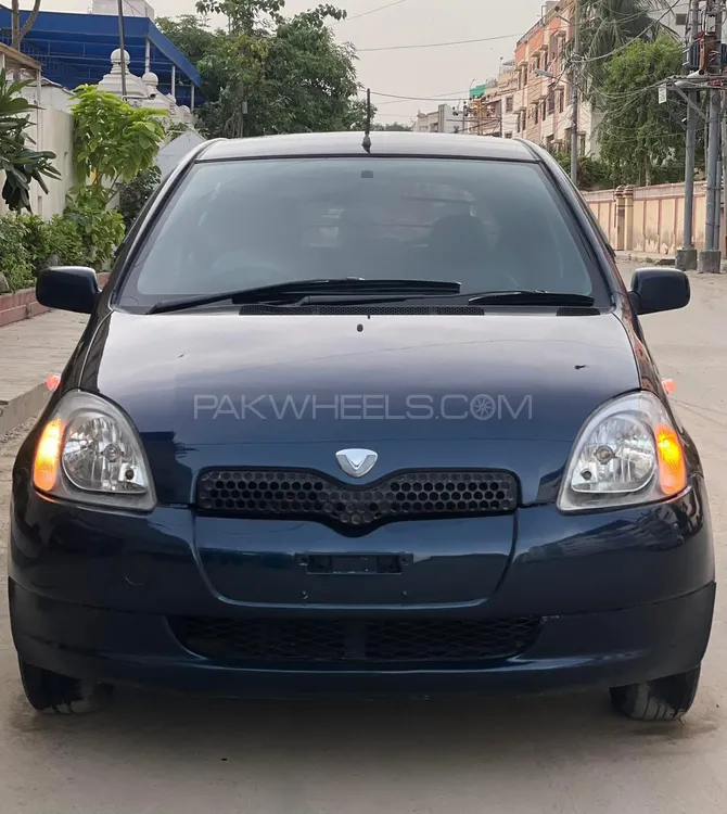 Toyota Vitz 2000 for Sale in Karachi Image-1