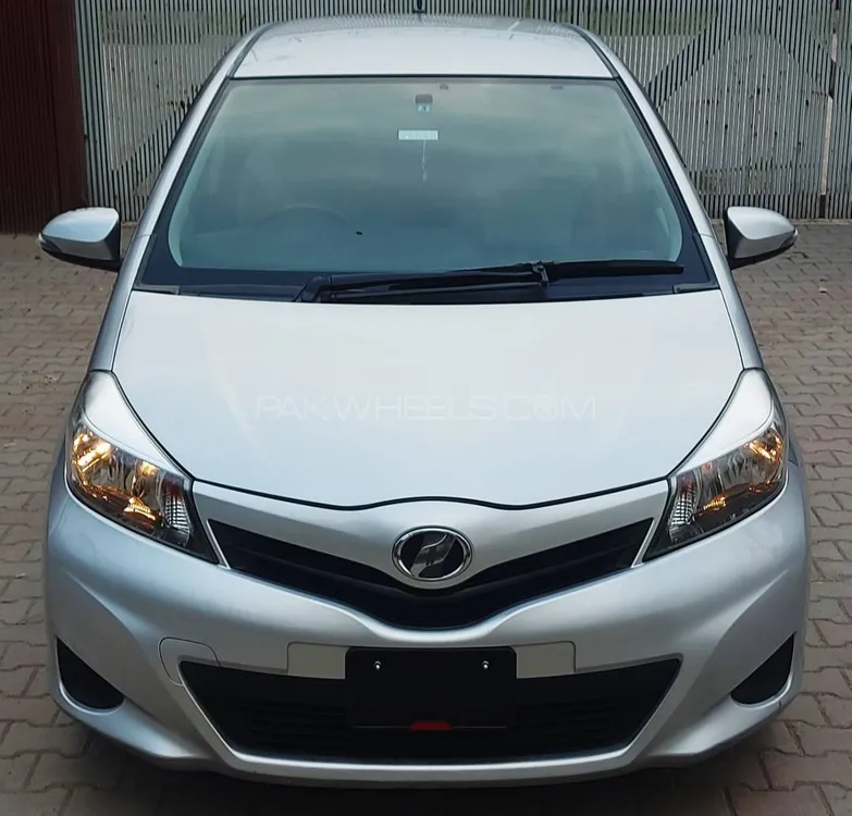 Toyota Vitz 2011 for Sale in Peshawar Image-1