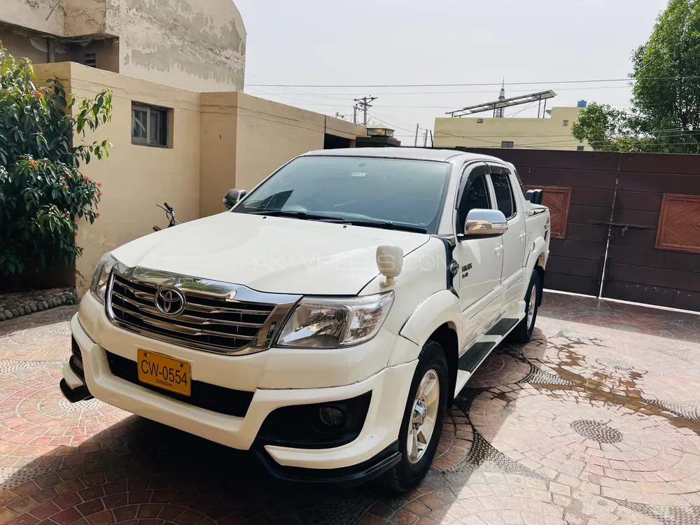 Toyota Hilux 2016 for Sale in Multan Image-1