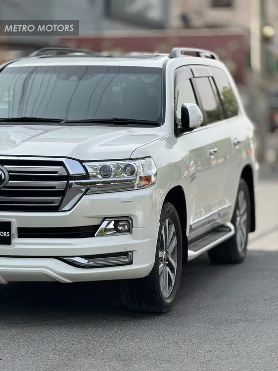 Toyota Land Cruiser 2017 for Sale in Lahore Toyota Land Cruiser 2017 for Sale in Lahore Image-3