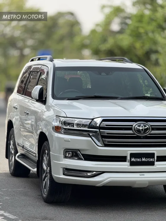 Toyota Land Cruiser 2017 for Sale in Lahore Toyota Land Cruiser 2017 for Sale in Lahore Image-2
