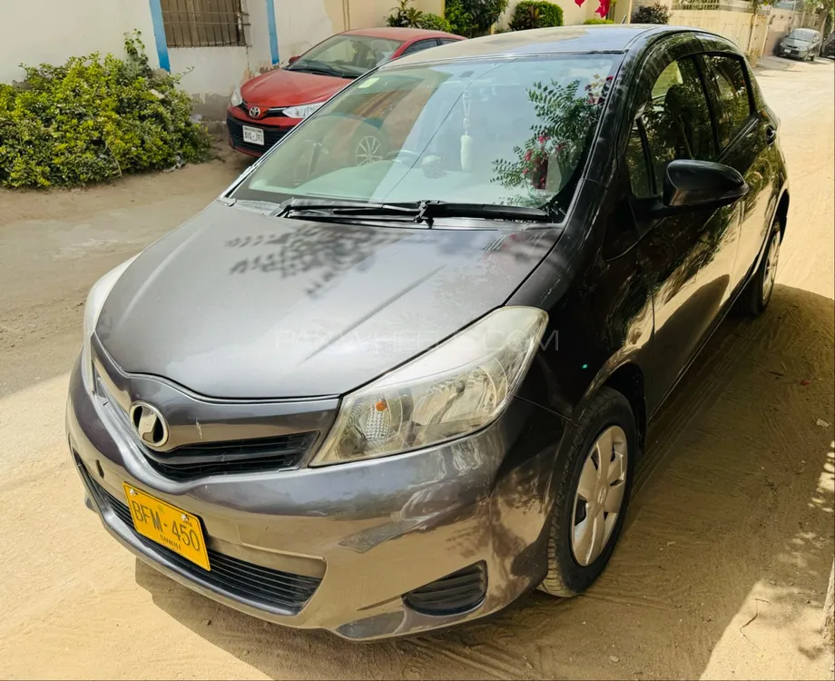 Toyota Vitz 2013 for Sale in Karachi Image-1