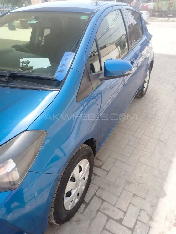 Toyota Vitz 2014 for Sale in Lahore Image-1