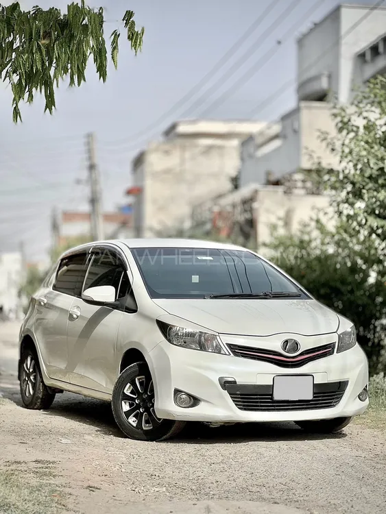 Toyota Vitz 2013 for Sale in Gujranwala Image-1