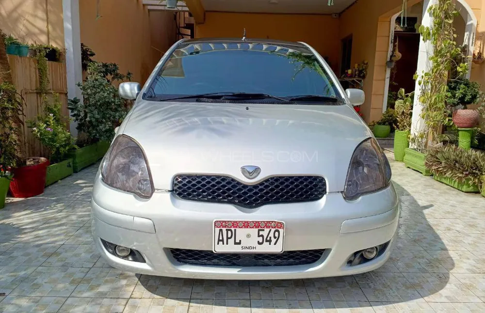 Toyota Vitz 2002 for Sale in Karachi Image-1