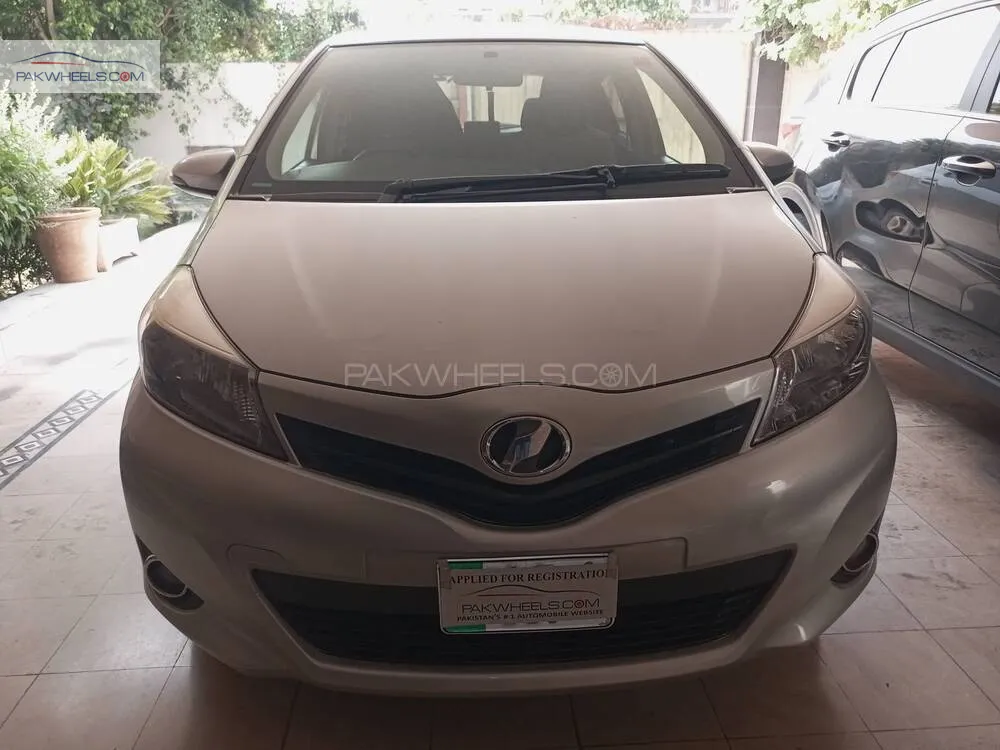 Toyota Vitz 2013 for Sale in Faisalabad Image-1