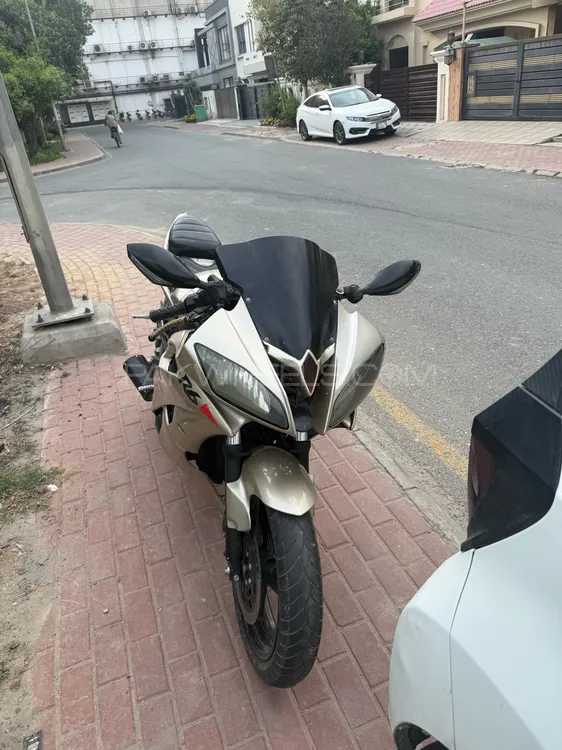 Yamaha FZR 400 1990 for Sale Image-1