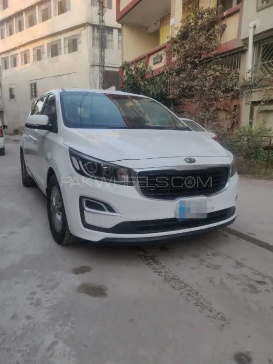 KIA Carnival 2018 for Sale in Islamabad Image-1