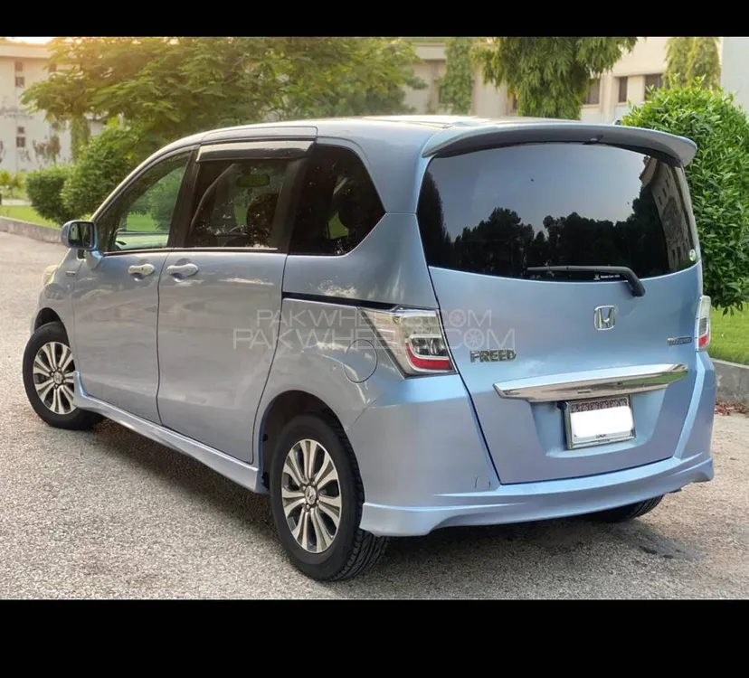 Honda Freed 2011 for Sale in Karachi Image-1