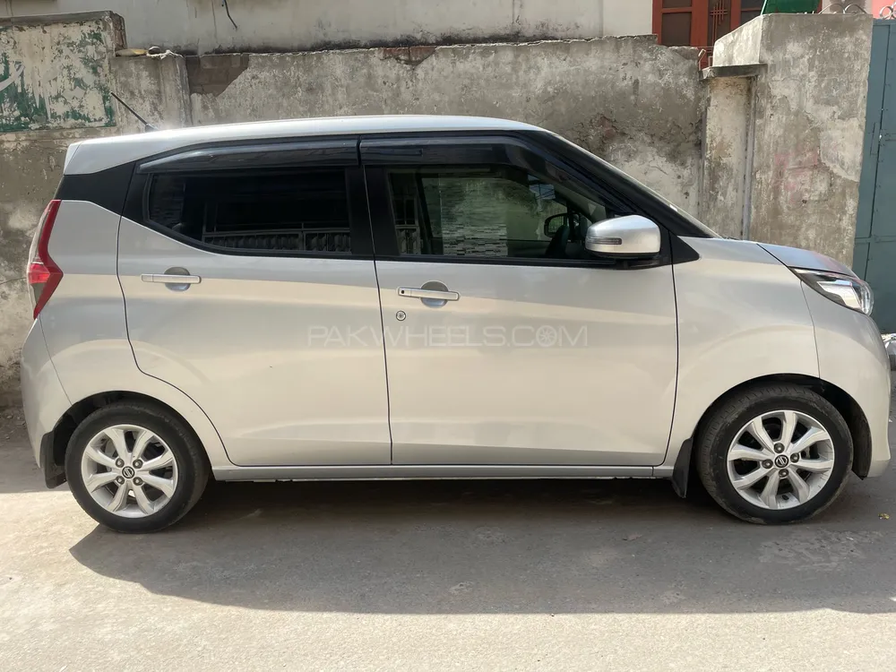 نسان ڈیز 2024 for Sale in لاہور Image-1