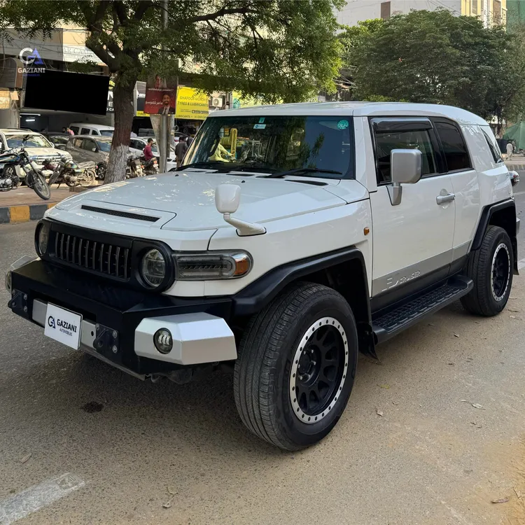 Toyota Fj Cruiser 2016 for Sale in Karachi Image-1