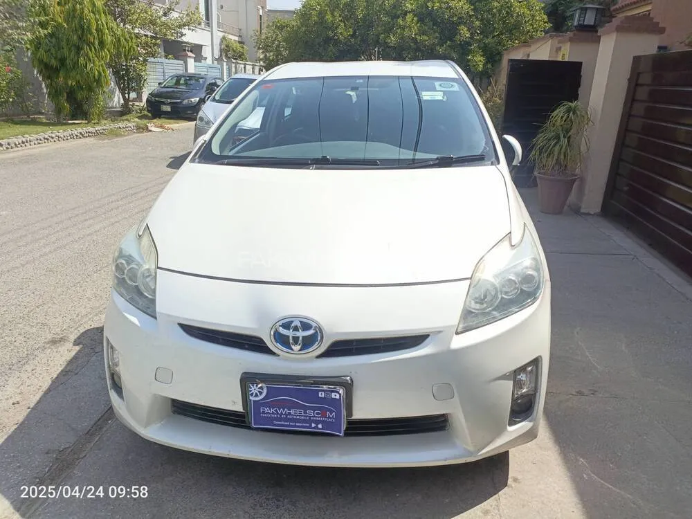 Toyota Prius 2009 for Sale in Lahore Image-1