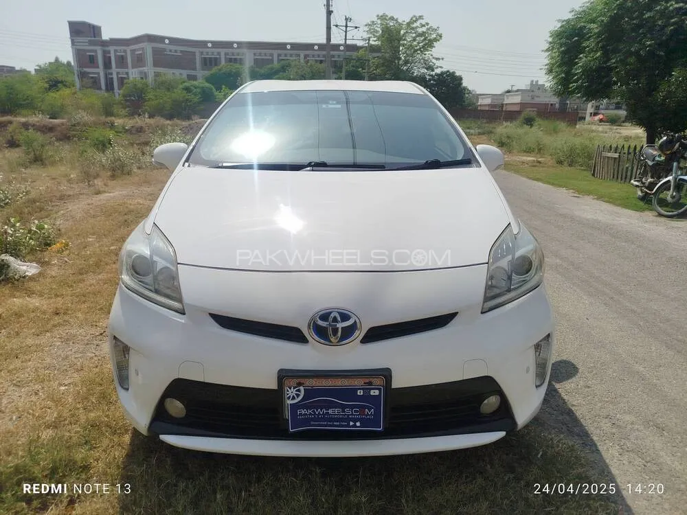Toyota Prius 2012 for Sale in Lahore Image-1