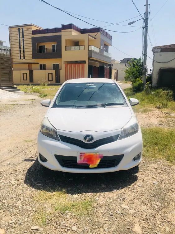 Toyota Vitz 2013 for Sale in Peshawar Image-1