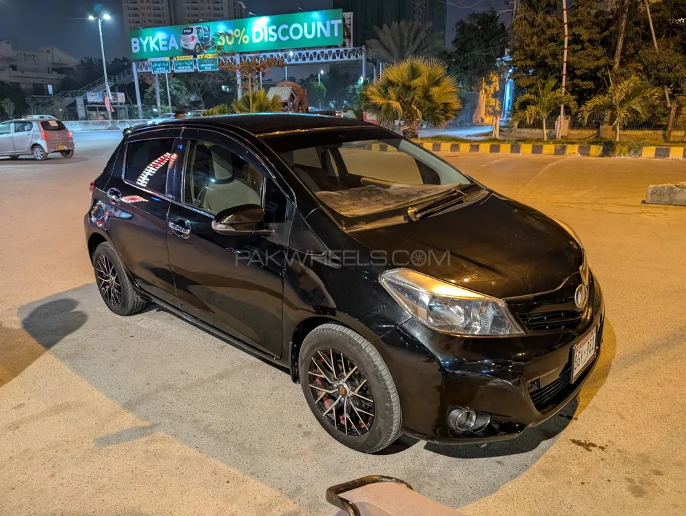 Toyota Vitz 2013 for Sale in Karachi Image-1
