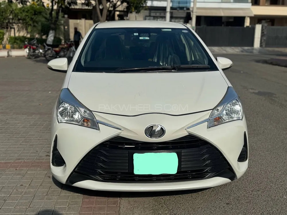 Toyota Vitz 2017 for Sale in Gujranwala Image-1
