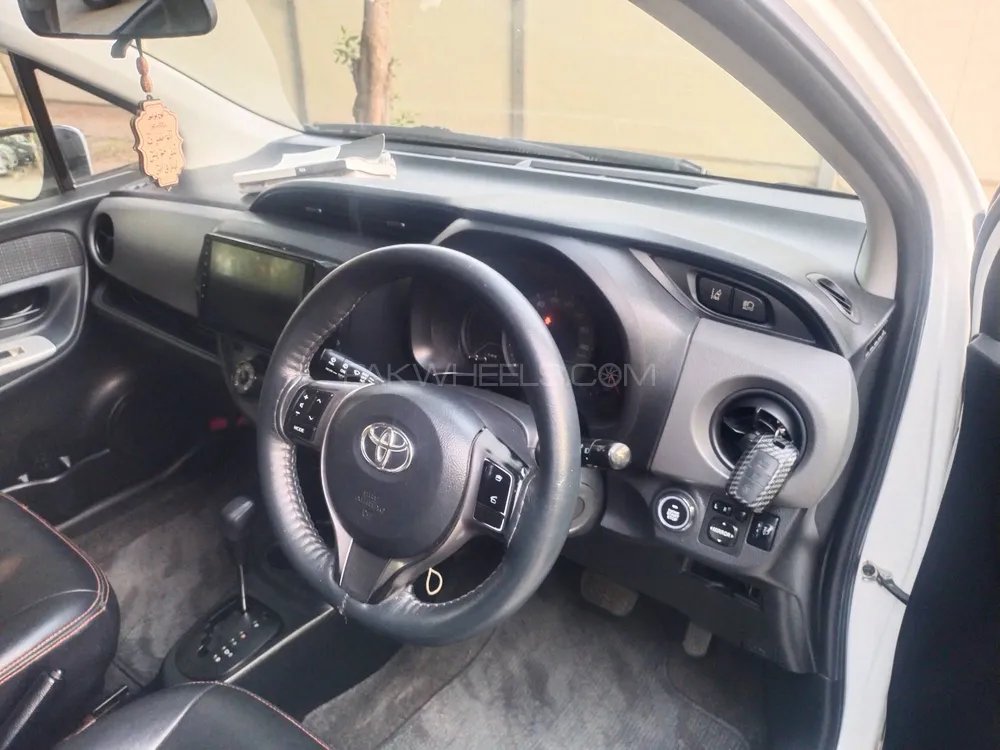 Toyota Vitz 2016 for Sale in Lahore Image-1
