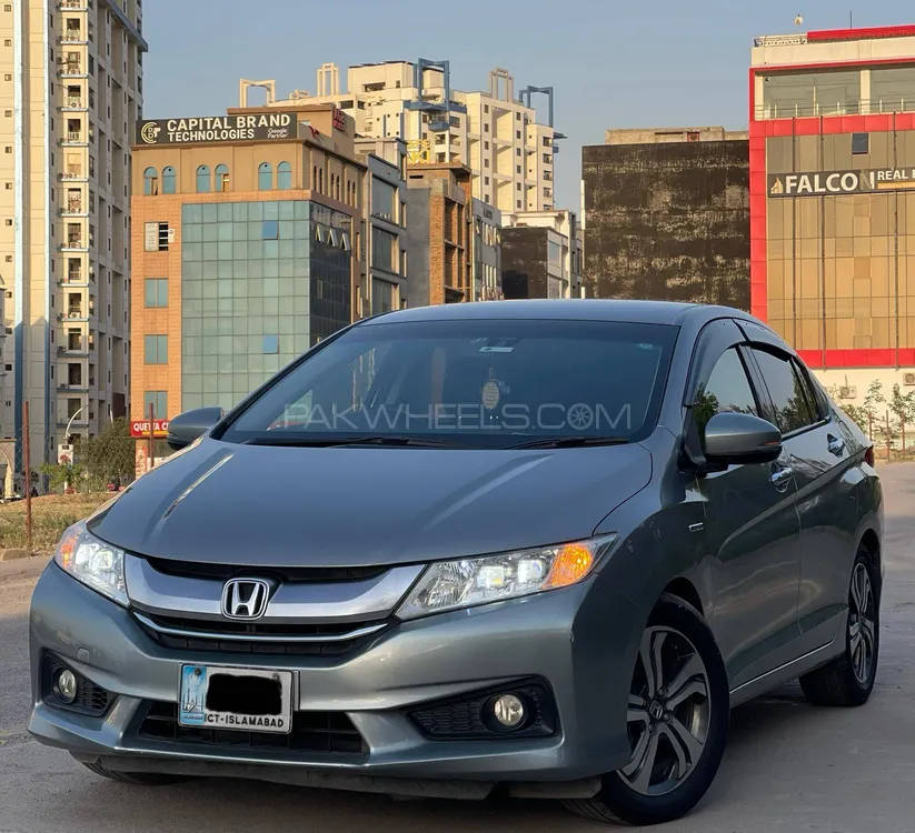 Honda Grace Hybrid 2015 for Sale in Islamabad Image-1
