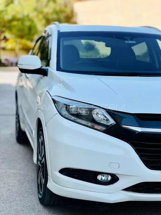 Honda Vezel 2015 for Sale in Islamabad Image-1