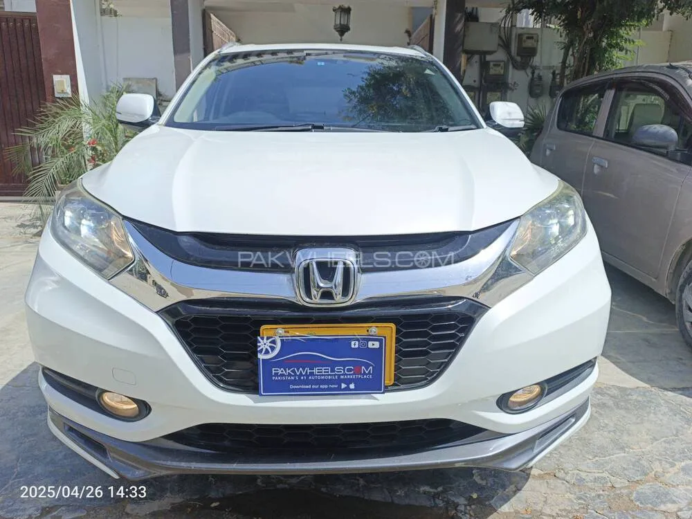 Honda Vezel 2015 for Sale in Karachi Image-1