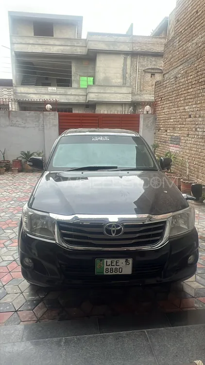 Toyota Hilux 2015 for Sale in Mardan Image-1