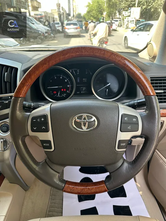 Toyota Land Cruiser 2013 for Sale in Karachi Toyota Land Cruiser 2013 for Sale in Karachi Image-6