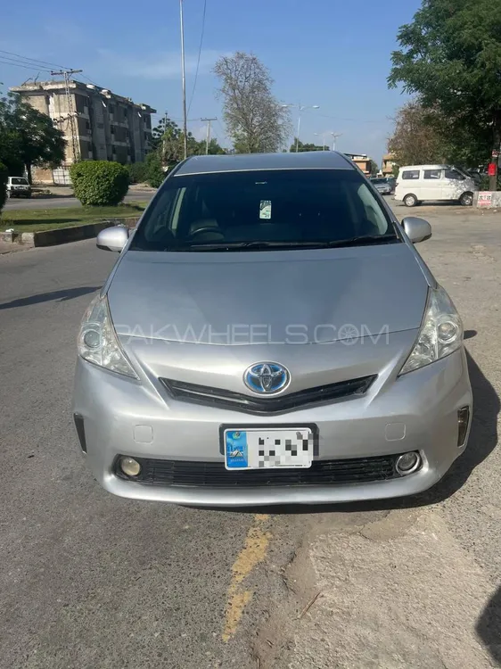 Toyota Prius Alpha 2012 for Sale in Islamabad Image-1