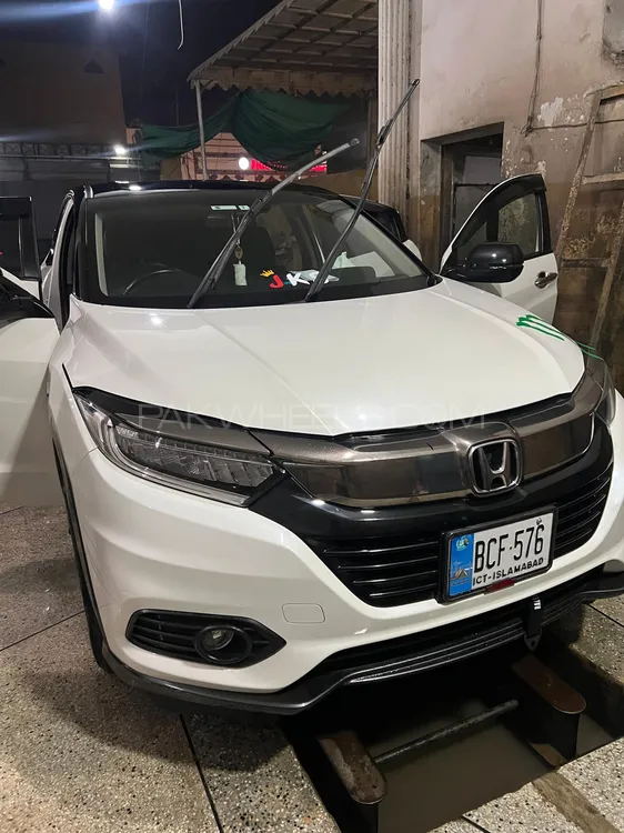 Honda Vezel 2018 for Sale in Peshawar Image-1