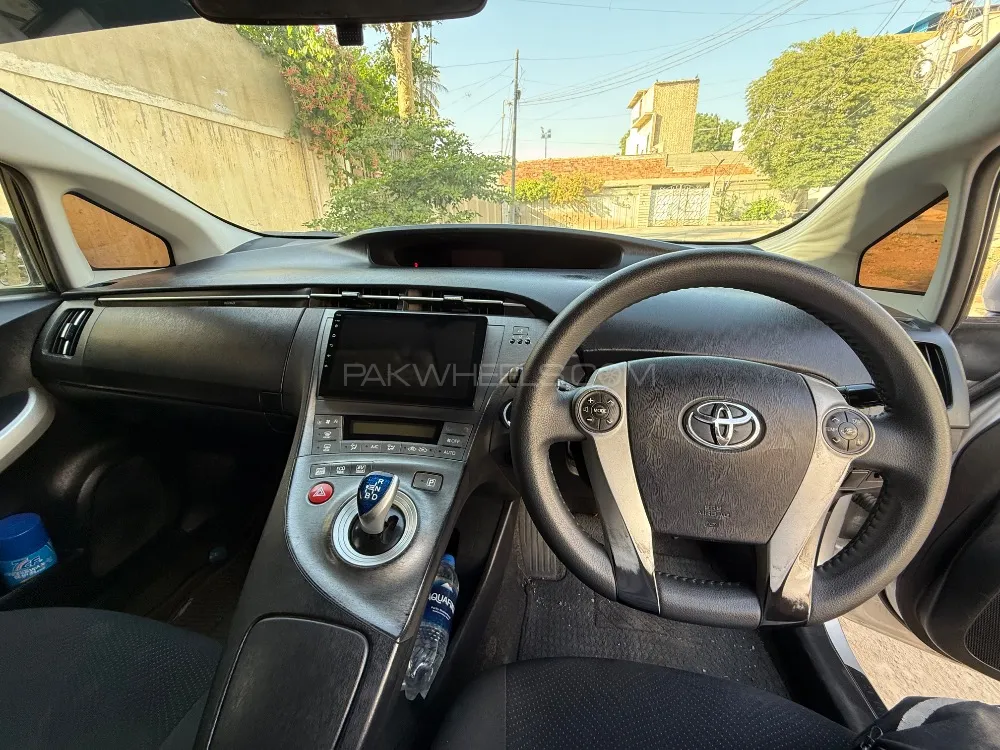 Toyota Prius 2015 for Sale in Karachi Image-1