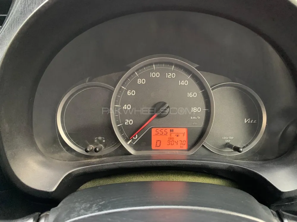 Toyota Vitz 2012 for Sale in Karachi Image-1