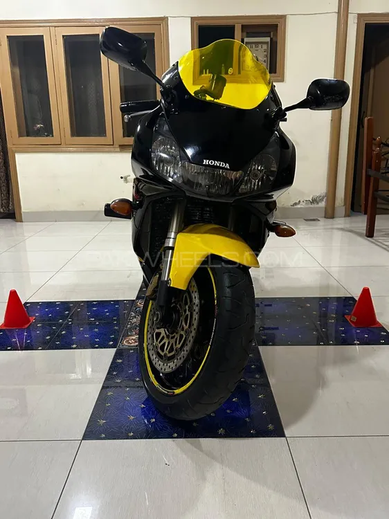 Honda CBR 1000RR 2005 for Sale Honda CBR 1000RR 2005 for Sale Image-2