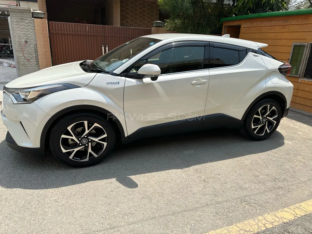 Toyota C-HR 2018 for Sale in Lahore Image-1