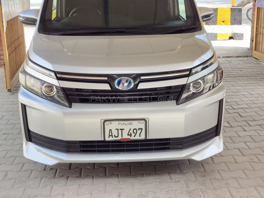 Toyota Voxy 2016 for Sale in Lahore Image-1