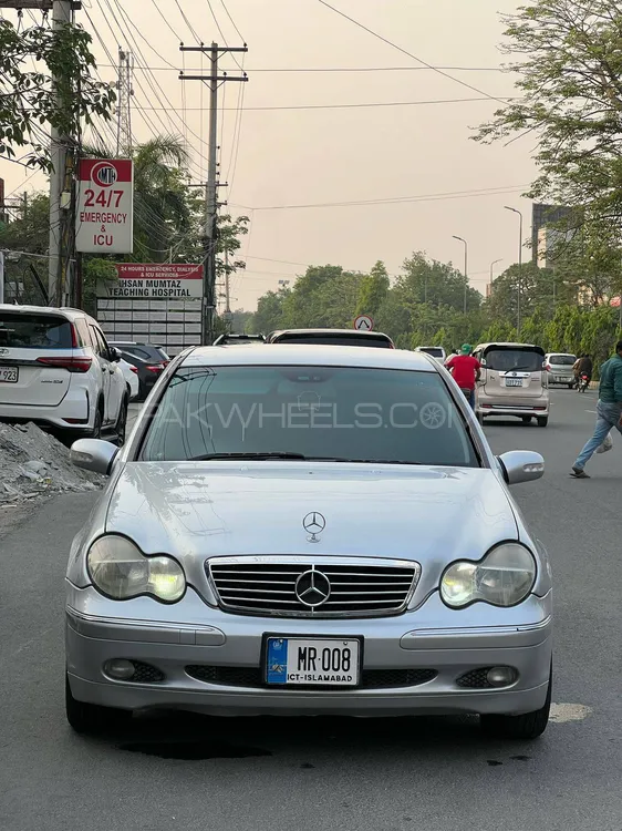 Mercedes Benz C Class 2004 for Sale in Lahore Image-1