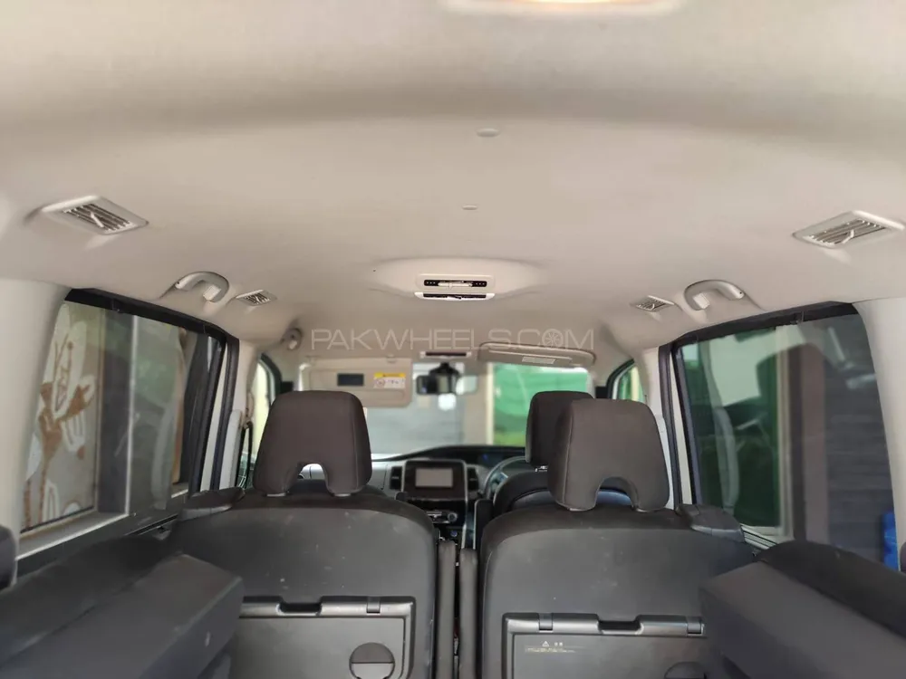Nissan Serena 2018 for Sale in Sialkot Image-1