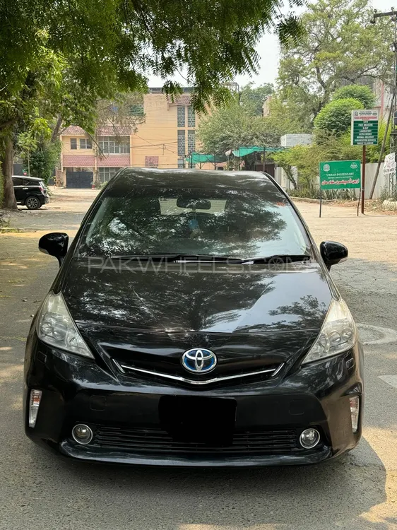 Toyota Prius Alpha 2012 for Sale in Lahore Image-1