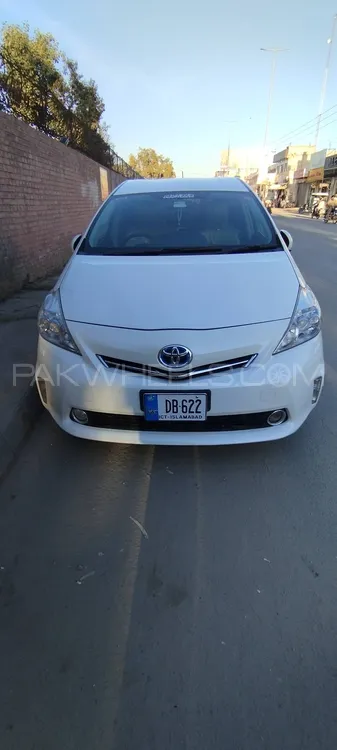 Toyota Prius Alpha 2011 for Sale in Islamabad Image-1