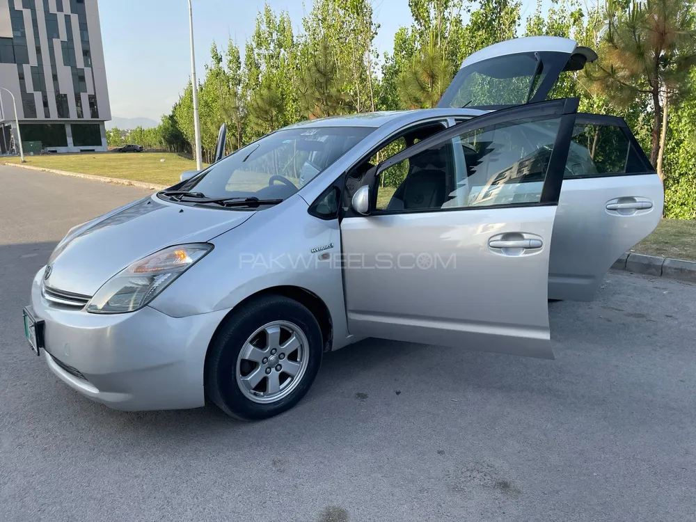 Toyota Prius 2007 for Sale in Lahore Image-1