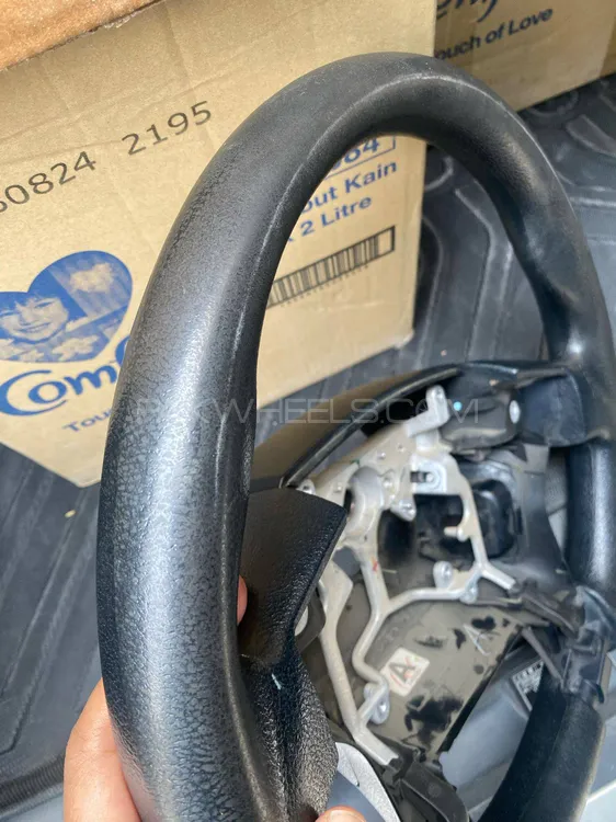 prado steering wheel Image-1