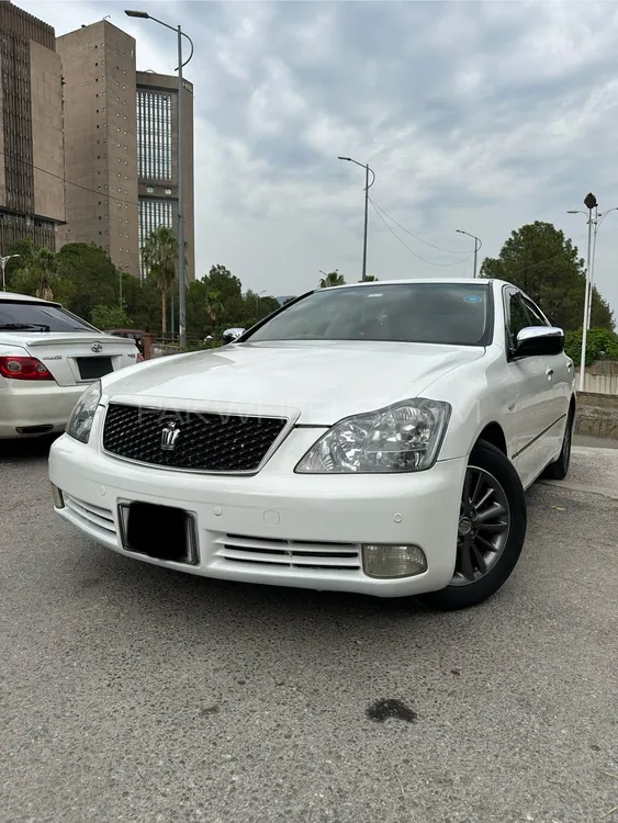 Toyota Crown 2004 for Sale in Islamabad Image-1