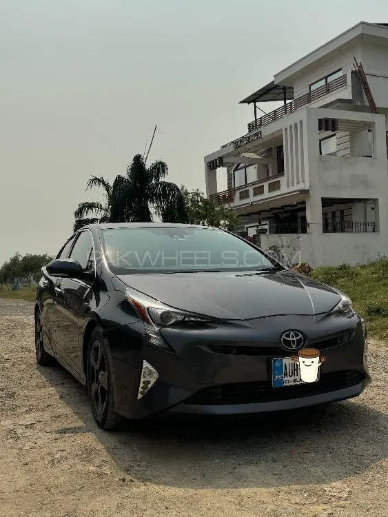 Toyota Prius 2017 for Sale in Islamabad Image-1