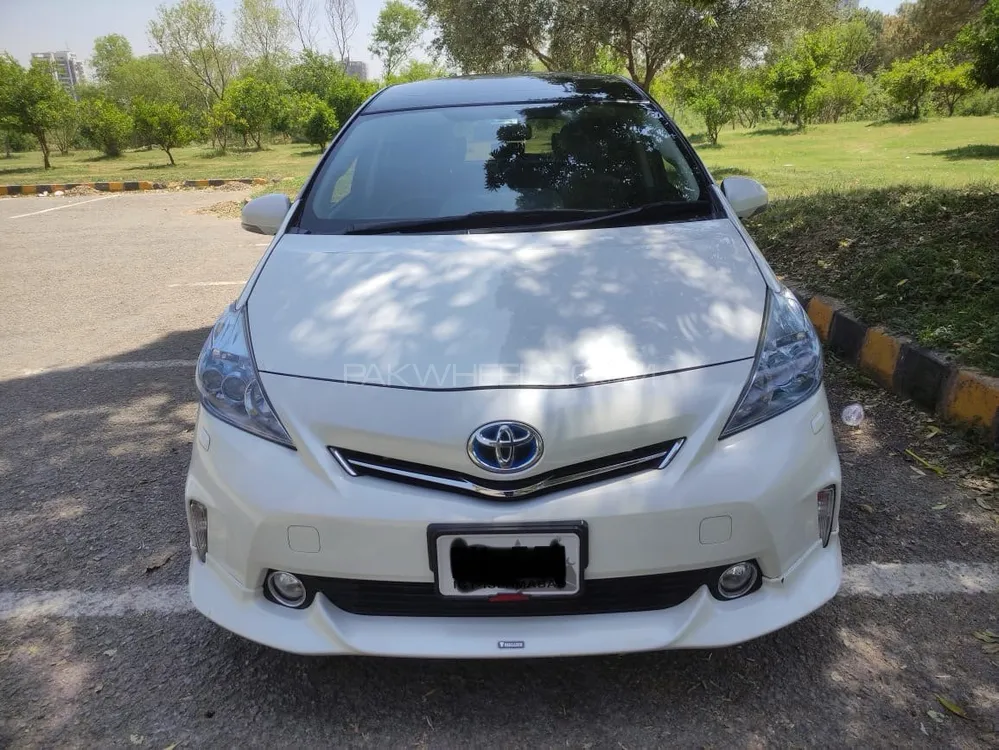 Toyota Prius Alpha 2012 for Sale in Islamabad Image-1