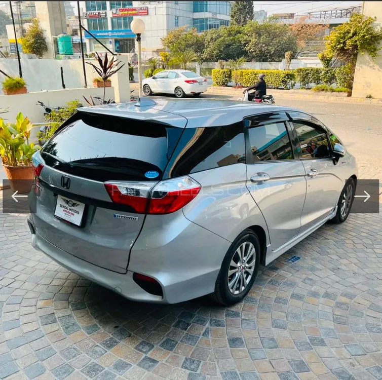 Honda Fit 2018 for Sale in Rawalpindi Image-1