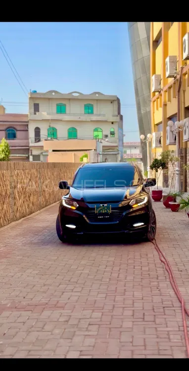 Honda Vezel 2017 for Sale in Mandi bahauddin Image-1