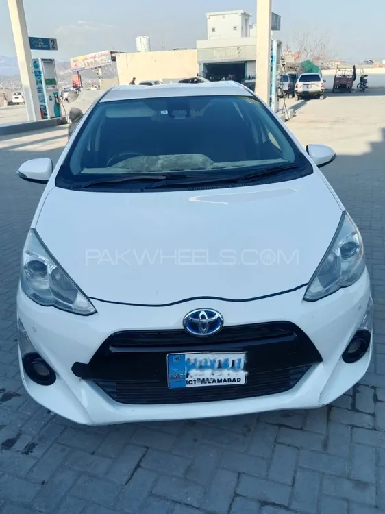 Toyota Aqua 2020 for Sale in Peshawar Image-1