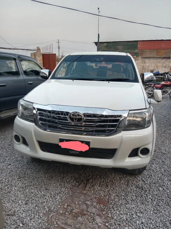 Toyota Hilux 2015 for Sale in Islamabad Image-1