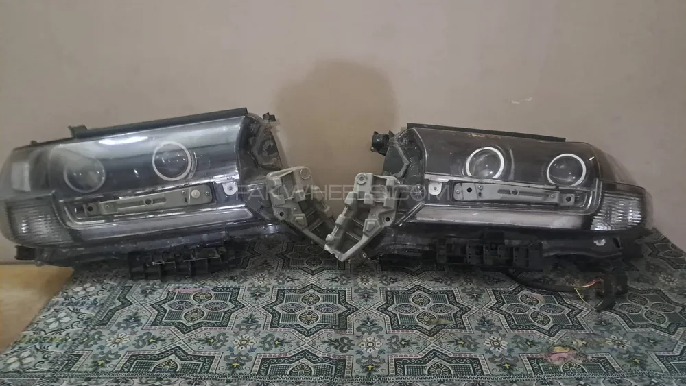 Toyota Land Curiser head Lamps  Left Side Or Right Side 2016 Image-1