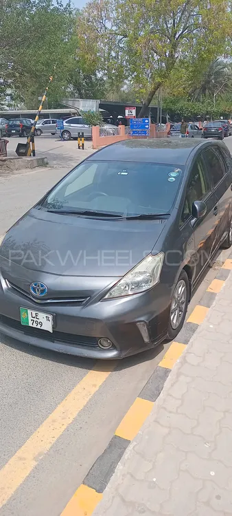 Toyota Prius Alpha 2012 for Sale in Lahore Image-1